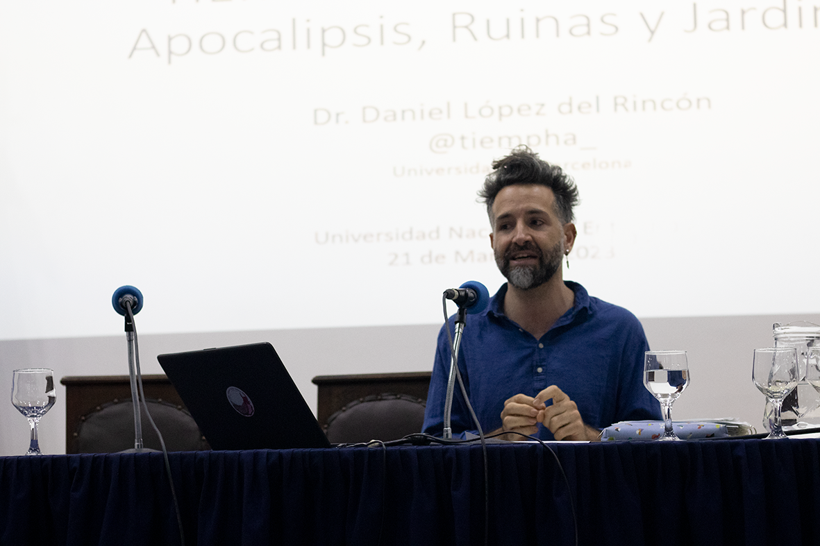Daniel López del Rincón inició sus actividades en la FCEDU con una conferencia abierta