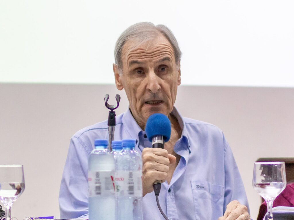 Germán Cantero conversó sobre su libro “Escuelas de dignidad” en la FCEDU