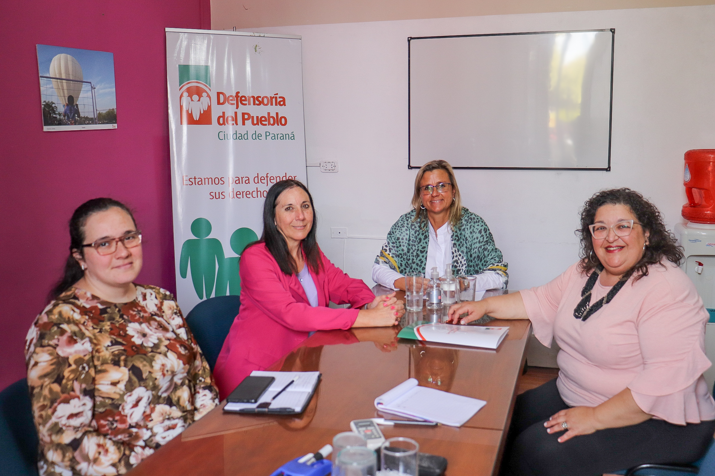 Autoridades de la FCEDU y la Defensoría del Pueblo de Paraná dialogaron sobre acciones conjuntas