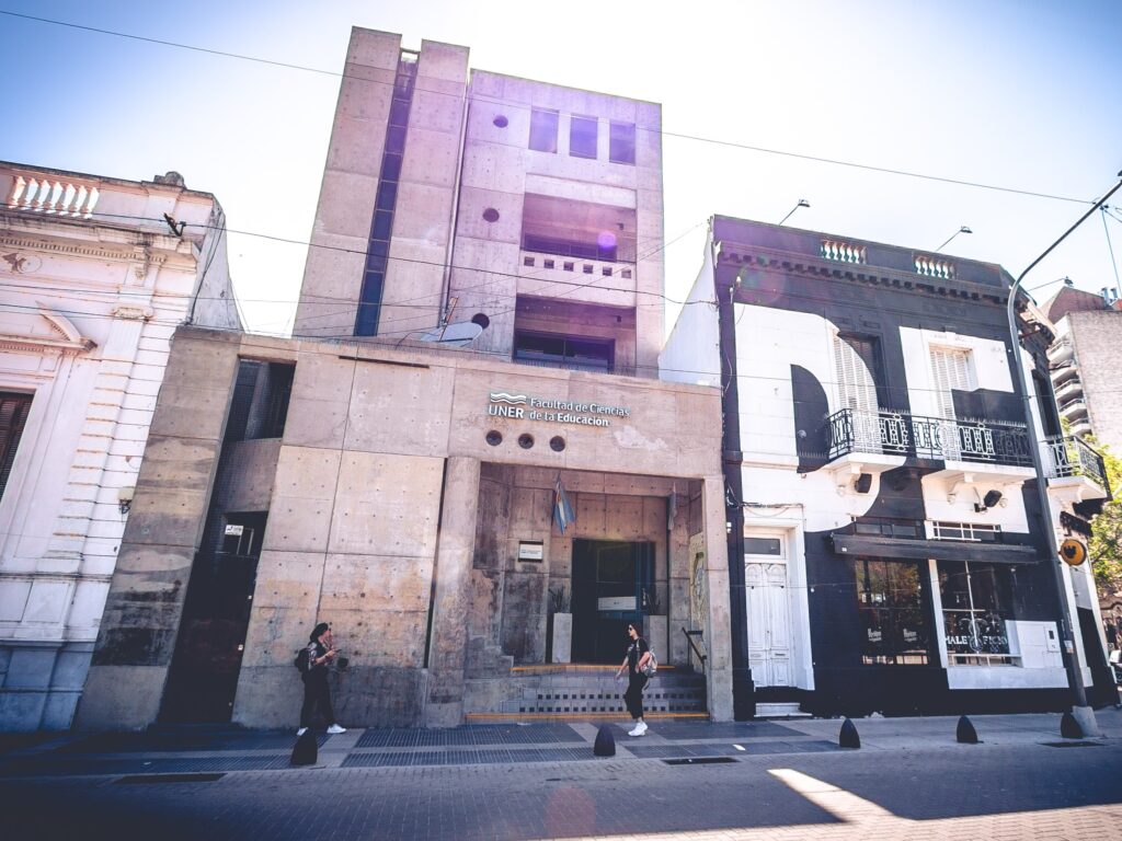 Facultad de Ciencias de la Educación - Facultad de Ciencias de la Educación | UNER