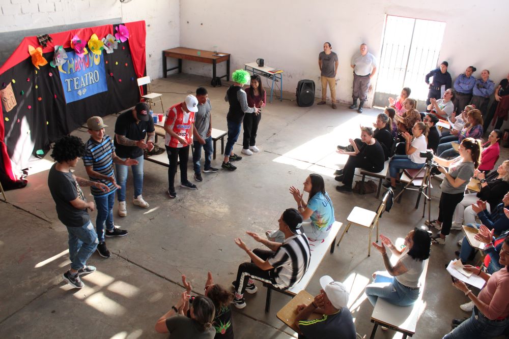 El Taller Chamuyo Teatro cierra el año en la Unidad Penal N°1