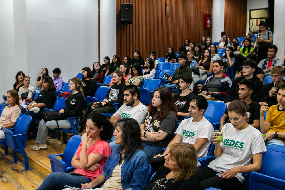 La FCEDU recibió a sus ingresantes 2024 de Comunicación y Educación