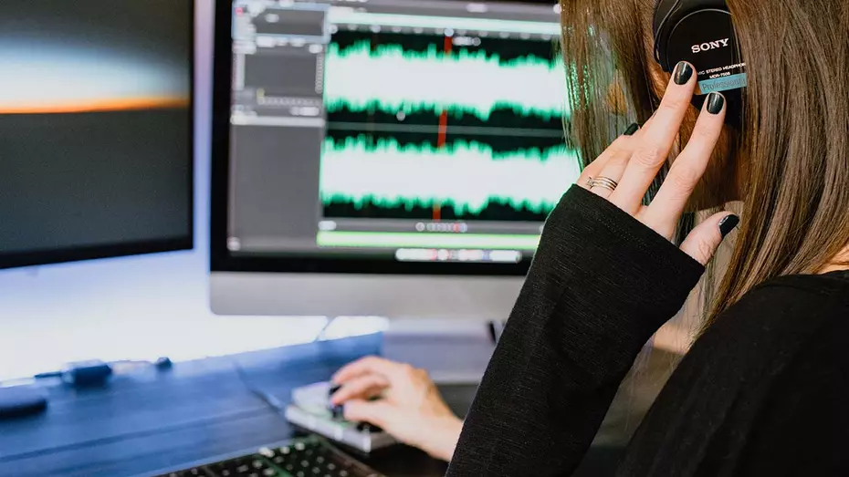 Inicia un taller de edición de audio para estudiantes