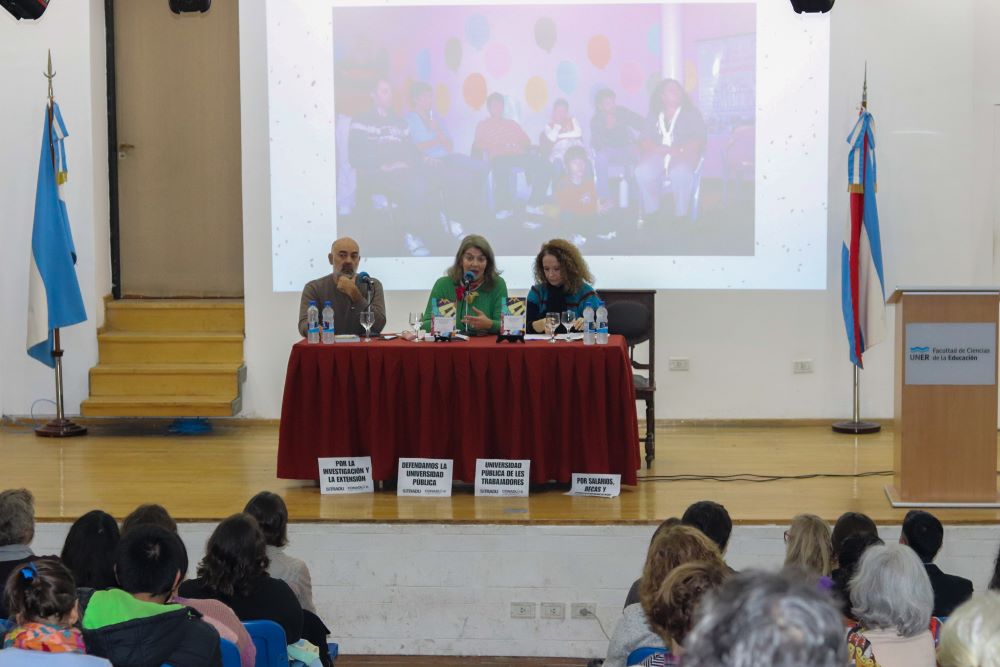 El Área de Comunicación Comunitaria presentó su último libro