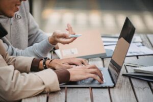 Pasantías rentadas para estudiantes de comunicación social