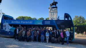 La cátedra Francés recorrió Paraná en el bus turístico