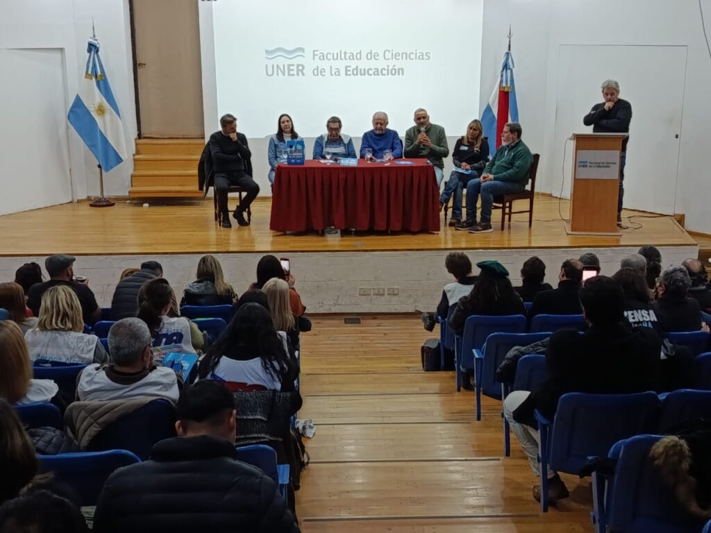 Se realizó en la FCEDU el Cabildo Abierto por la Comunicación Democrática