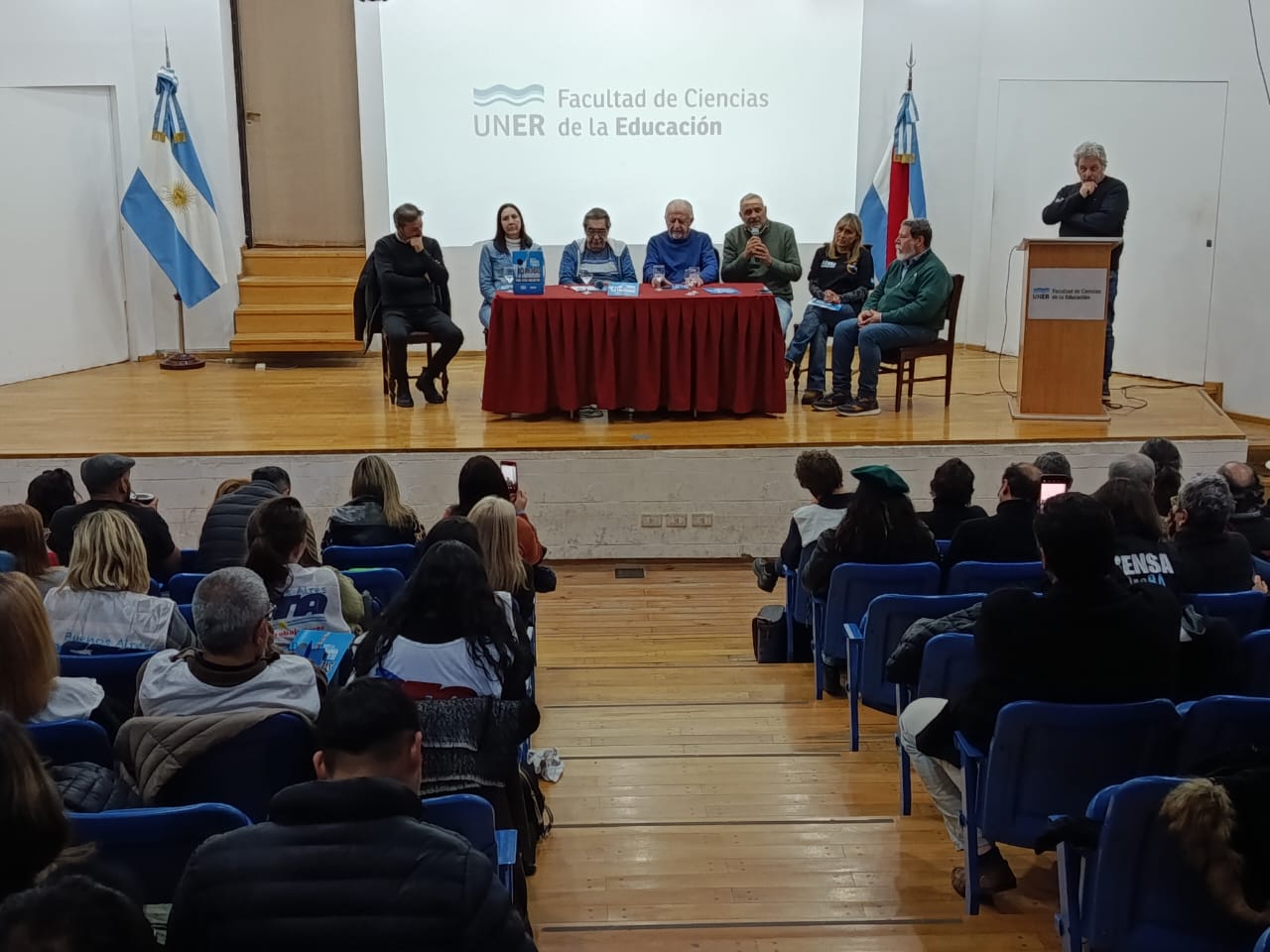 Se realizó en la FCEDU el Cabildo Abierto por la Comunicación Democrática