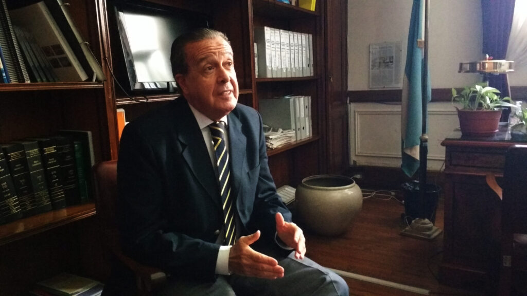 Se presentará el libro FMI la trama oculta de la deuda en la FCEDU