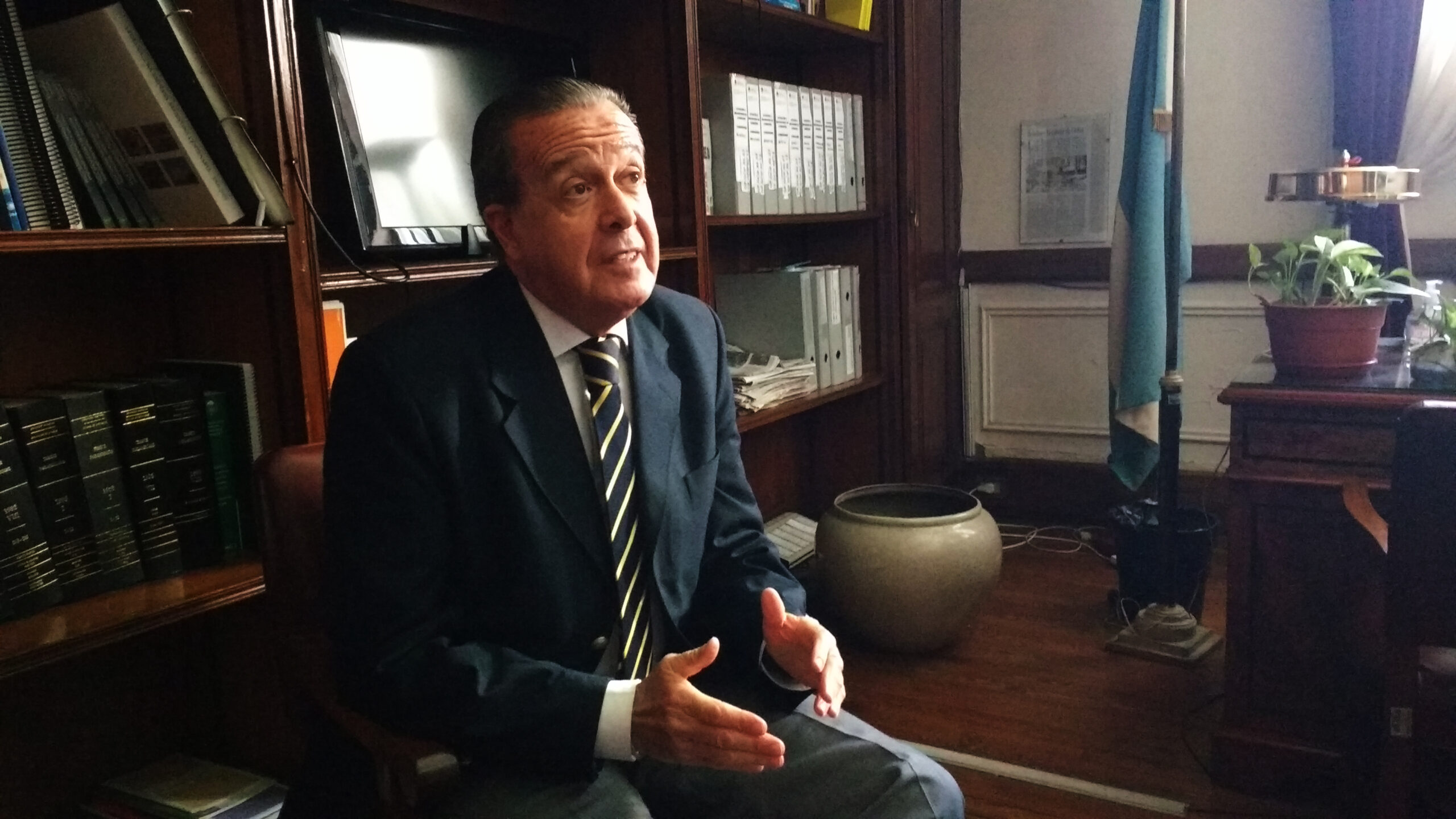 Se presentará el libro FMI la trama oculta de la deuda en la FCEDU