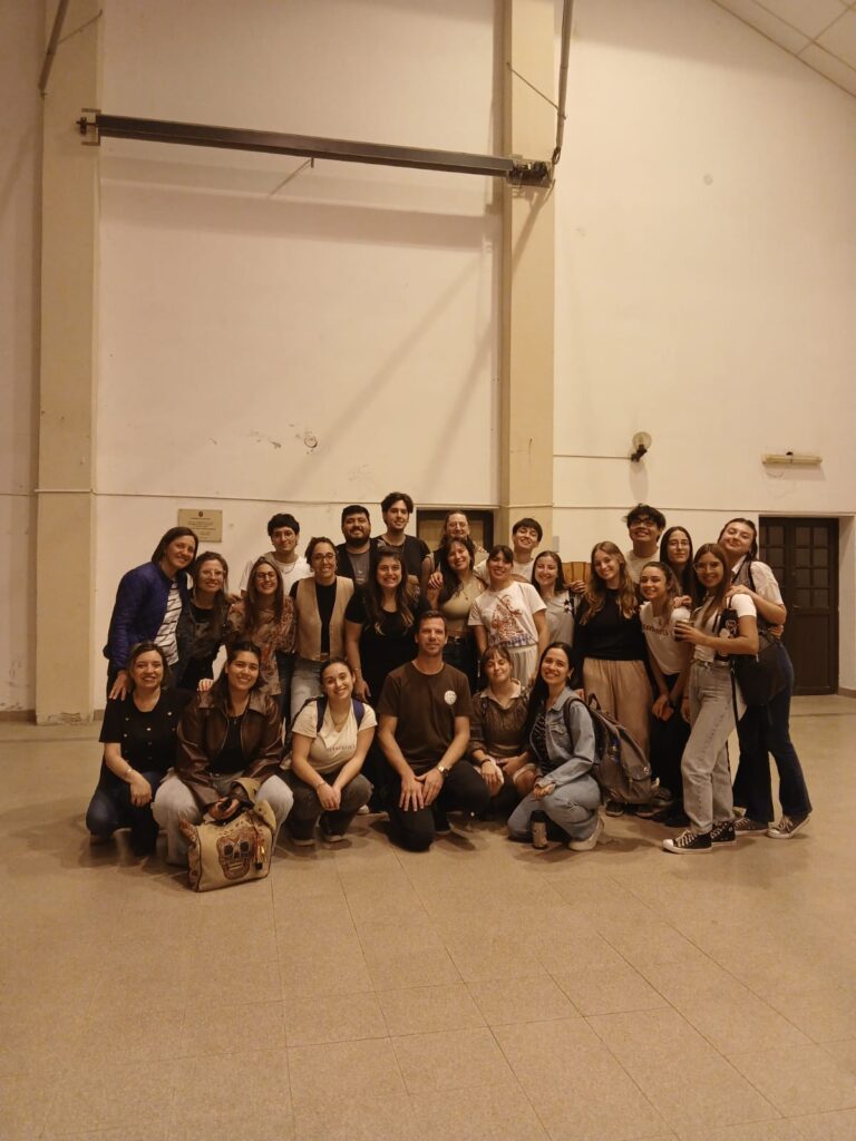 La FCEDU participó de una actividad que abordó los archivos locales desde las categorías de género y cultura material