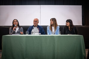 acto de apertura donde dieron la bienvenida Aixa Boykens, decana de la FCEdu; Rubén Clavenzani, secretario de Educación, Cultura y Convivencia Ciudadana; Nadia Ahumada, secretaria de Extensión de la FTS; y Yamina Bainella, subsecretaria de Convivencia Ciudadana.