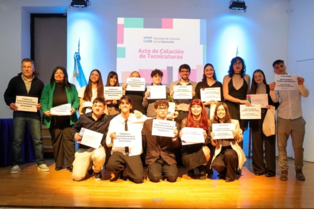 Tecnicatura en Comunicación Social Egresados y egresadas de tecnicaturas en Comunicación Social de la FCEDU
